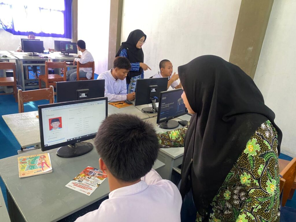 Pengisian Data SNPMB di SMA Muhammadiyah Boarding School Wanasari Telah Memasuki Hari Kedua